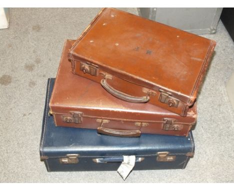THREE SMALL PIECES OF VINTAGE LUGGAGE