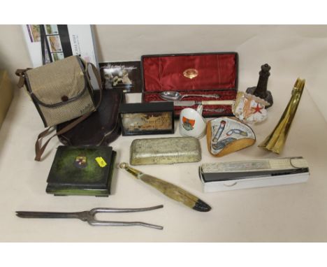 A TRAY OF COLLECTABLES TO INCLUDE A POLISHED STONE LIGHT HOUSE