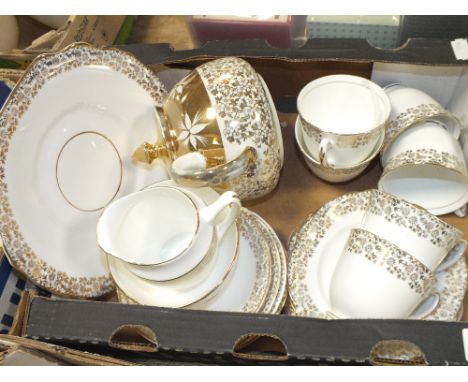 A TRAY OF DIAMOND CHINA CUPS AND SAUCERS, TOGETHER WITH A MATCHED GIBSON TEAPOT 