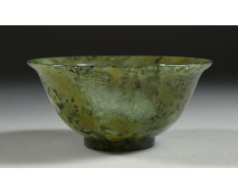 A SMALL CHINESE SPINACH JADE BOWL, 10cm diameter.