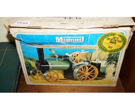 A boxed Mamod T.E1A traction engine.