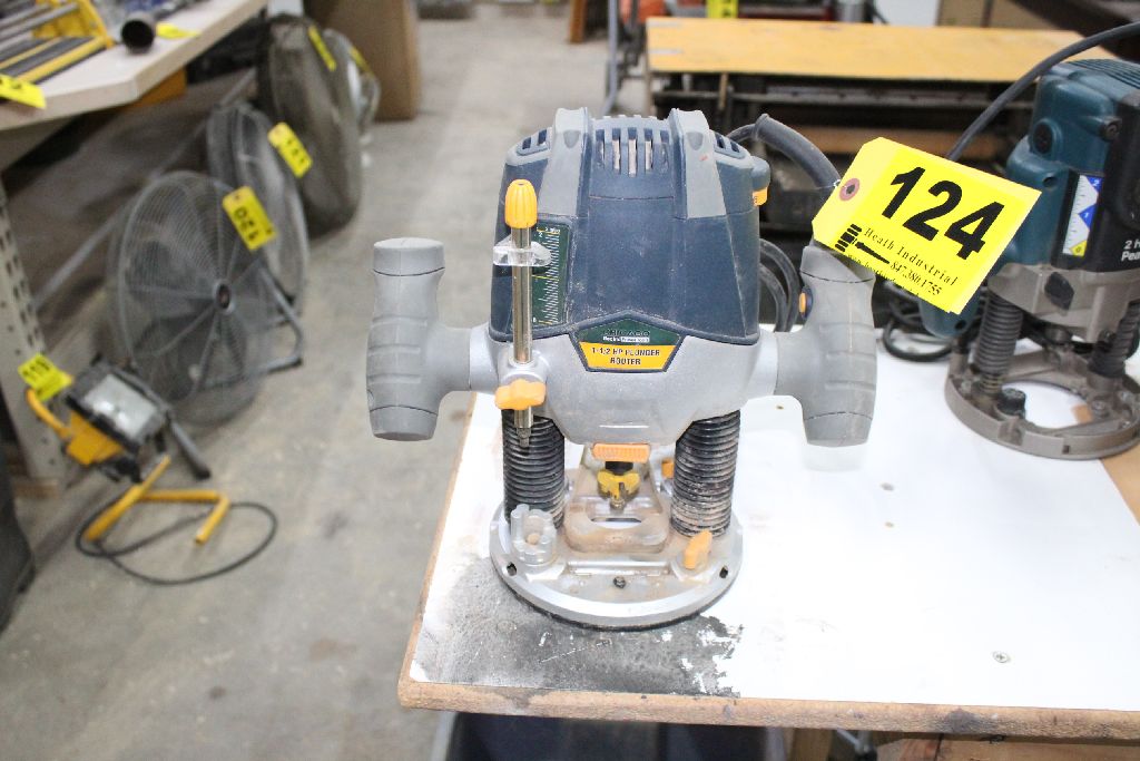 CHICAGO ELECTRIC 11/2HP PLUNGE ROUTER WITH 1/4" COLLET