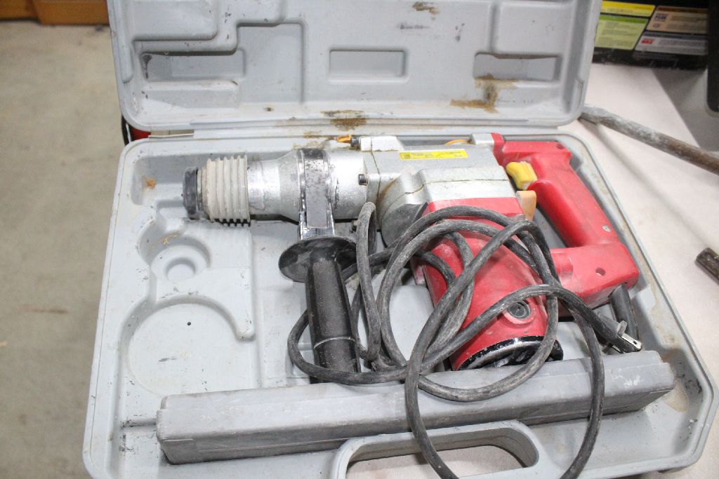 CHICAGO ELECTRIC 1" ROTARY HAMMER DRILL, MODEL 97743, IN CASE