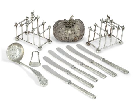 Two Edwardian silver four division toast racks. S. W. Smith & Co., London, 1907. Of angular design, in the style of Christoph