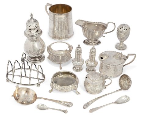A Victorian silver christening cup. Daniel & Charles Houle, London, 1861. Of tapering cylindrical form with reeded banding to