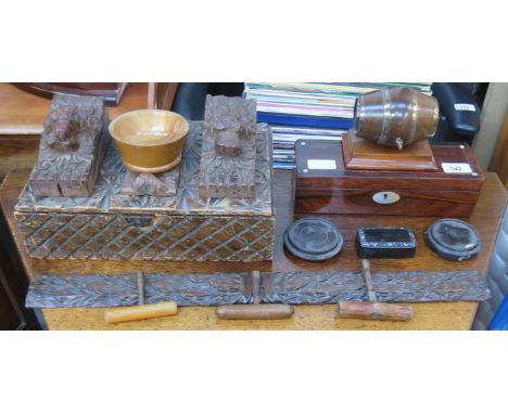 MIXED LOT OF VARIOUS TREEN INCLUDING STORAGE BOXES, CARVINGS, SNUFF BOX, ETC. 