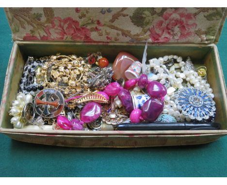 MIXED LOT OF COSTUME JEWELLERY, WATCHES, SILVER ITEMS, CELTIC STYLE VICTORIAN BROOCH, ETC.