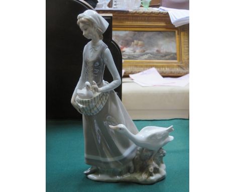 LLADRO GLAZED CERAMIC FIGURE- GIRL WITH GOOSE, BOOK REFERENCE No:01014815 