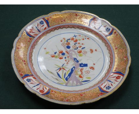 19th CENTURY SPODE GILDED AND FLORAL DECORATED SHALLOW DISH, PAINTED IN THE IMARI PALETTE, DIAMETER APPROXIMATELY 25cm HIGH