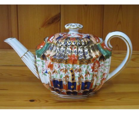 FINE QUALITY COPELAND SPODE TEAPOT, WITH HANDPAINTED AND GILDED DECORATION 