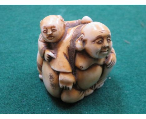 19th CENTURY ORIENTAL IVORY NETSUKE, SIGNED TO BASE 