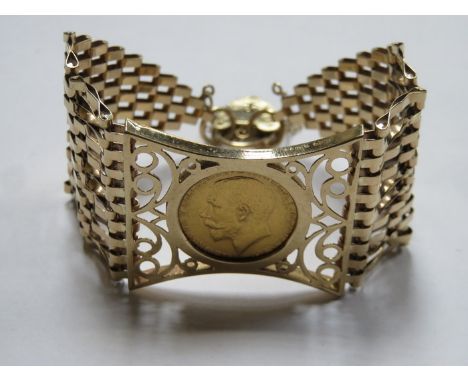 1926 GOLD HALF SOVEREIGN WITHIN 9ct GOLD GATE BRACELET SETTING