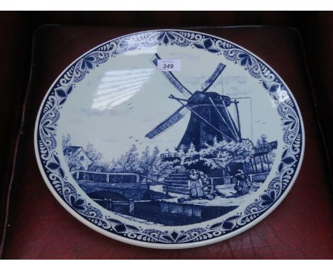 CIRCULAR DELFT BLUE AND WHITE CERAMIC WALL PLAQUE 