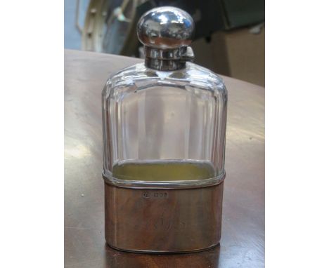 HALLMARKED SILVER AND GLASS HIP FLASK, LONDON ASSAY, APPROXIMATELY 16cm HIGH 