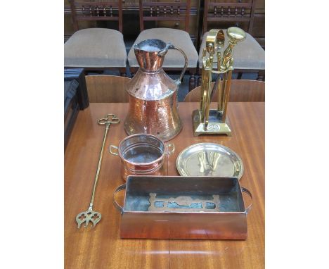 MIXED LOT OF COPPER AND BRASS INCLUDING COMPANION SET AND OTHER FIRESIDE ITEMS, PLANTER AND JUG, ETC. 