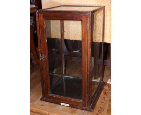 A mid 20th century mahogany and glass two-shelf display cabinet with single door, 24" high 