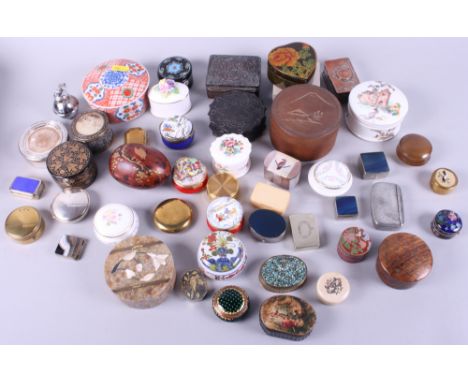 A collection of enamel, china, metal and wood pillboxes and trinket boxes 