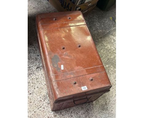 METAL TRAVELLING TRUNK