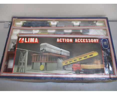 A Lima Action accessory 00gauge train set with locomotive, rolling stock and accessoriesLocation:A1F 