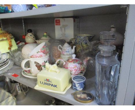 A mixed lot to include ostrich egg, teapots, Tremor pottery flask, Staffordshire frog tankard and other items 