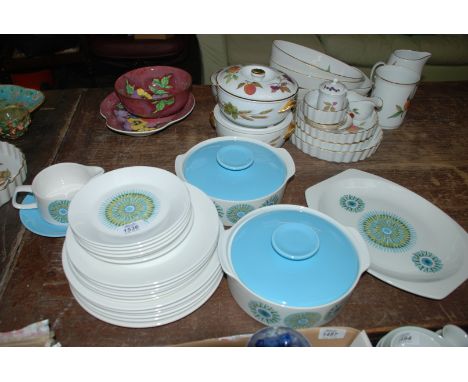 A J & G Meakin studio Dinner Service comprising six Dinner Plates, six |Side Plates, six small Plates, two lidded Tureens, a 