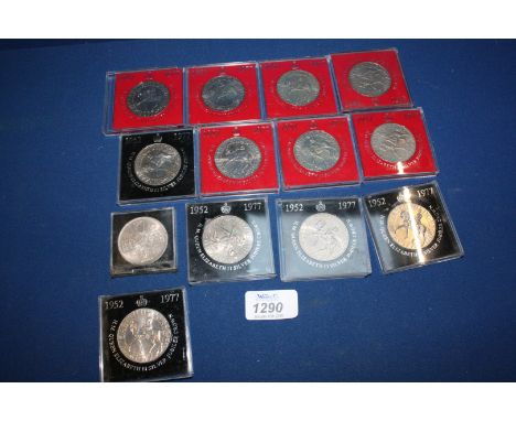 Twelve cased Silver Jubilee Crowns 1977, seven in red mounts and five in black mounts and a cased Five Shillings