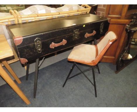 A MODERN 'SUITCASE' STYLE CONSOLE TABLE WITH CHAIR W-126 CM