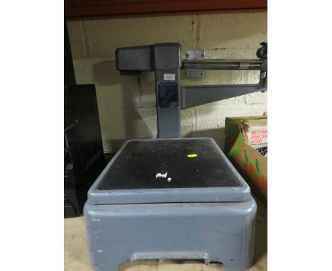 A SENSITIVE SET OF SCALES MADE BY CHAS. W. BRECKNELL LTD
