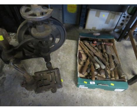 A VINTAGE BENCH DRILL AND A SELECTION OF TOOLS