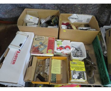 A SELECTION OF BOXED TOOLS AND ELECTRICAL FITTINGS TO INCLUDE A BOXED STANLEY 50 PLANE
