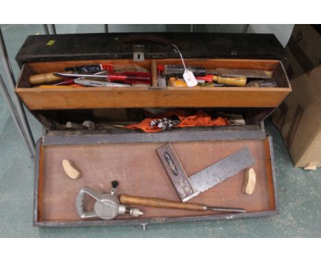 Vintage joiners box and tools, chisel, set square, screwdrivers etc 