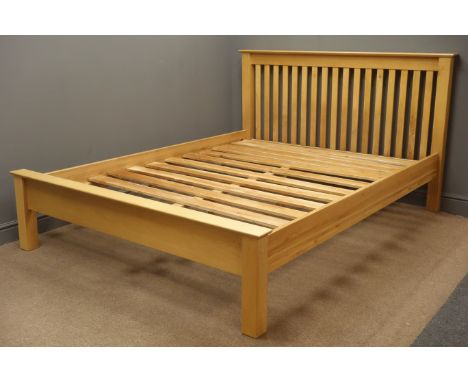 Light oak Kingsize bed, W167cm, H105cm, L216cm