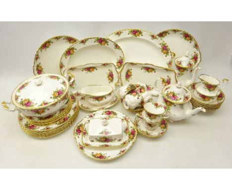 Royal Albert Old Country Roses tea and dinner service for six persons and a pet bowl
