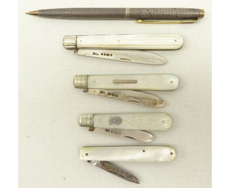 Three hallmarked silver and mother of pearl fruit knives, another similar and a Parker propelling pencil stamped Sterling Sil