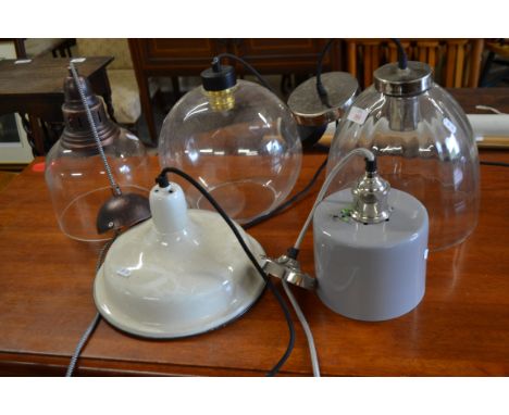 COLLECTION OF VARIOUS INDUSTRIAL TYPE LIGHT FITTINGS