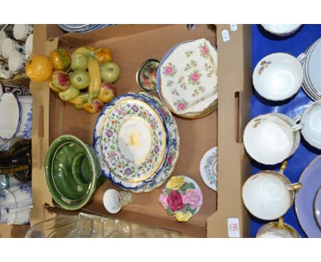 CERAMIC ITEMS INCLUDING POSY VASE, VARIOUS PLATES