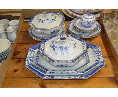 WILKINSON POTTERY DINNER WARES INCLUDING GRADUATED SET OF SERVING DISHES, TWO OCTAGONAL TUREENS, FURTHER DINNER PLATES AND SI