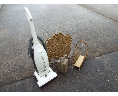 Lot to include an Electrolux upright vacuum cleaner, fire screen and similar. [4]