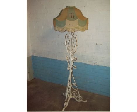 AN ANTIQUE WROUGHT IRON FLOOR STANDING STANDARD LAMP
