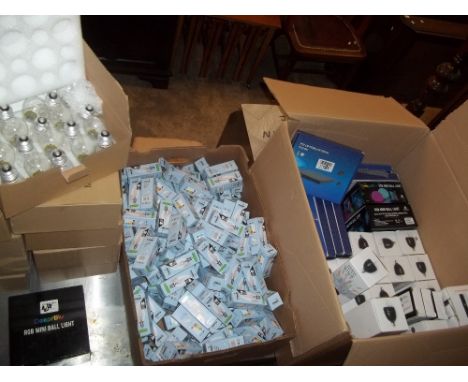 A LARGE SELECTION OF BULBS AND POP-UP MOBILE EXTERNAL DVD-R-W 3.0 USB