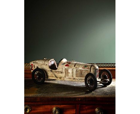 AN ALFA-ROMEO P2 CLOCKWORK TINPLATE TOY MODEL CARBY CIJ (COMPAGNIE INDUSTRIELLE DU JOUET), 1930Sin white with clover leaves a