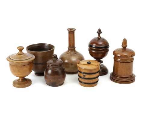 A COLLECTION OF TREEN ITEMSLATE 19TH / 20TH CENTURYcomprising: a boxwood bottle flask, two cups and covers, a cylindrical oak