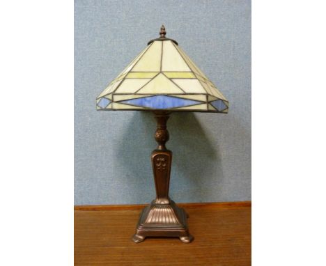 A Tiffany style table lamp 
