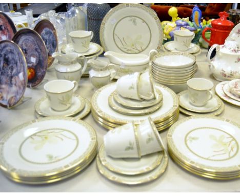 A Royal Doulton White Nile pattern part dinner and tea service