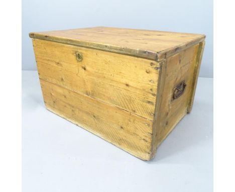 A vintage pine trunk. 65x40x47cm 