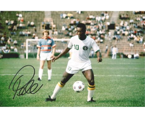 Football Pele signed 12x8 colour photo pictured in action for the New York Cosmos in the United States. Edson Arantes do Nasc