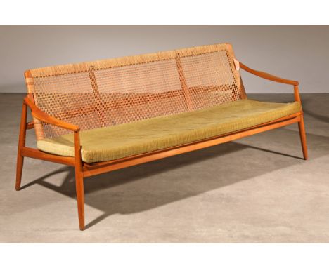 Hartmut Lohmeyer, Wilening &amp; Hahne, Lounge SofaHartmut LohmeyerWilkhahnDesign 1957Lounge Sofa. Entwurf 1957. Holz, Naturg