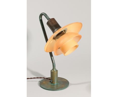 Poul Henningsen, Louis Poulsen, Tischleuchte Modell Snowdrop PH 2/2Poul HenningsenLouis PoulsenDesign 1931Tischleuchte Modell