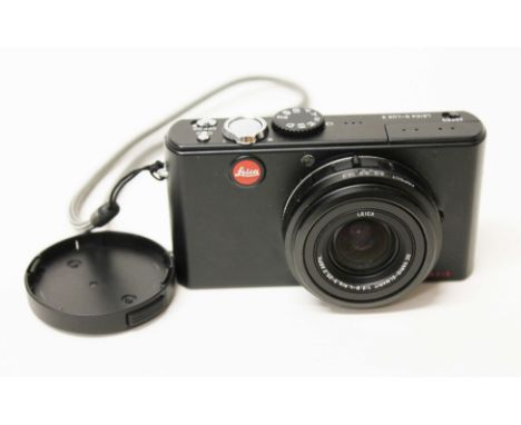 A Leica D-Lux 3 digital camera with DC Vario-Emarit 1:2.8-4.9/6.3-25.2 ASPH lens, serial no. 3236437. 