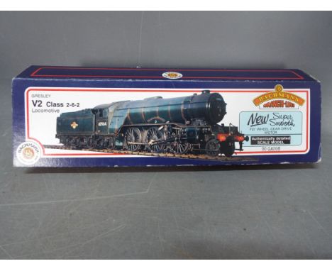 Bachmann - A boxed OO gauge Bachmann #31-556 Gresley V2 Class 2-6-2 Steam Locomotive and Tender Op.No. 3650 in LNER wartime b